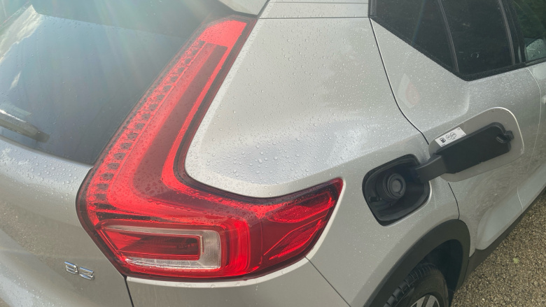 Volvo XC40 2.0 B3P Ultra Dark 5dr Auto Petrol Estate